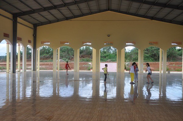 Kon Tum: Hàng chục tỉ đồng xây chợ rồi… “bỏ hoang” - Anh 1