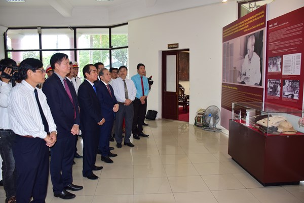 “Hành trình vươn tới những ước mơ- 50 năm thực hiện Di chúc của Chủ tịch Hồ Chí Minh” - Anh 1