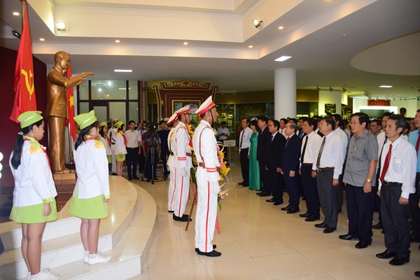 “Hành trình vươn tới những ước mơ- 50 năm thực hiện Di chúc của Chủ tịch Hồ Chí Minh” - Anh 2