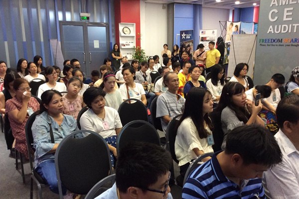 Cùng nắm tay bước vào thế giới của con - Anh 2