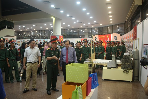 Dấu ấn triển lãm “50 năm thực hiện Di chúc Chủ tịch Hồ Chí Minh” - Anh 3