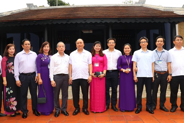 Thủ tướng dâng hương tại Nhà lưu niệm Bác Hồ ở Huế - Anh 3