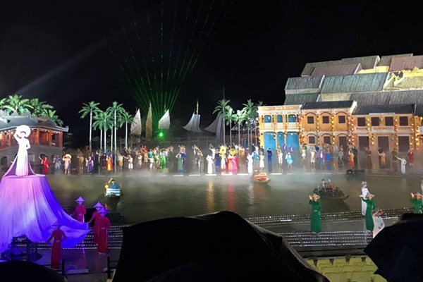 500 diễn viên đội mưa tái hiện Ký ức Hội An - Anh 1