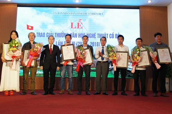 Trao giải thưởng VHNT Cố đô lần thứ VI - Anh 2