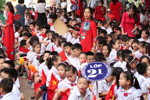 Hơn 22 triệu học sinh khai giảng năm học mới - Anh 2