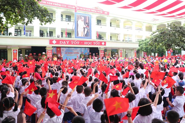 Hơn 22 triệu học sinh khai giảng năm học mới - Anh 3