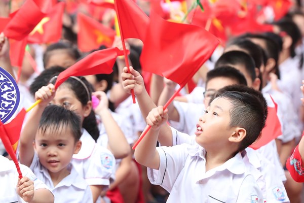 Hơn 22 triệu học sinh khai giảng năm học mới - Anh 6