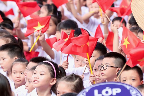 Hơn 22 triệu học sinh khai giảng năm học mới - Anh 7
