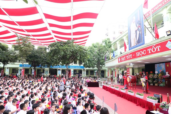 Hơn 22 triệu học sinh khai giảng năm học mới - Anh 10