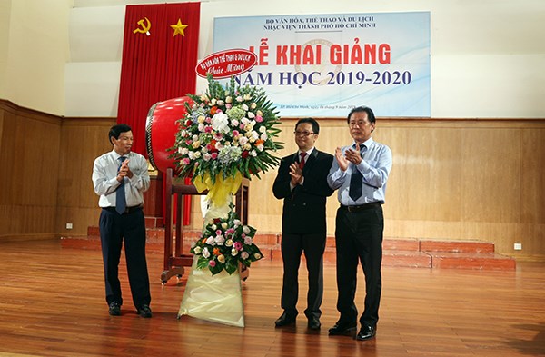 Bộ trưởng Nguyễn Ngọc Thiện: Cần đưa giáo dục đạo đức nghề nghiệp vào chương trình đào tạo - Anh 1