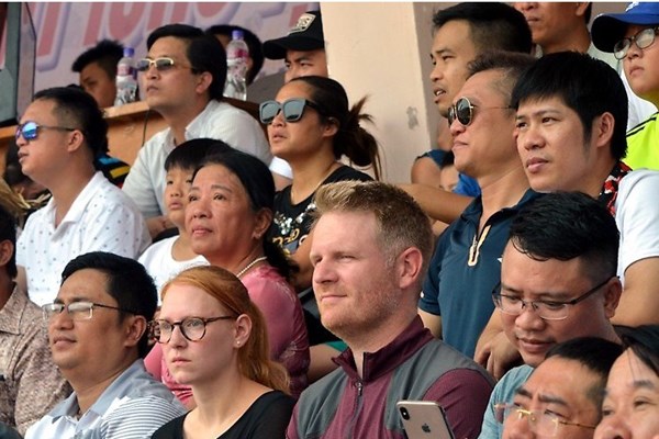 Quá tải, biển người hào hứng xem chọi trâu Đồ Sơn - Anh 4