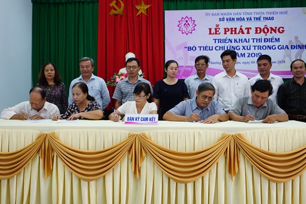 Ứng xử trong gia đình: Thừa Thiên Huế phát động triển khai thí điểm Bộ tiêu chí ứng xử trong gia đình - Anh 3