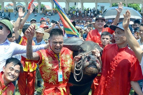 Lễ hội chọi trâu Đồ Sơn 2019: Rút kinh nghiệm gì khi lễ hội quá tải? - Anh 1