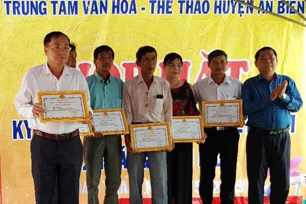 Kiên Giang: Nhiều hoạt động sôi nổi kỷ niệm Ngày Sân khấu Việt Nam - Anh 1