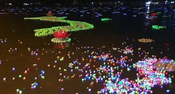 Giáo hội Phật giáo Việt Nam “nói không” với đèn hoa đăng bằng nhựa - Anh 1