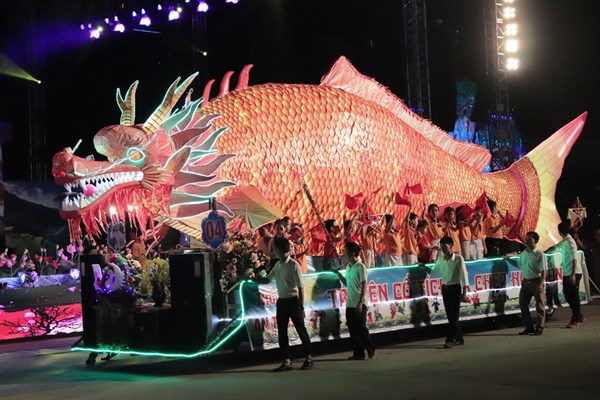 Lung linh sắc màu Đêm hội Thành Tuyên - Anh 4