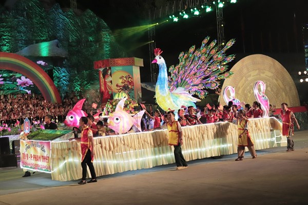 Lung linh sắc màu Đêm hội Thành Tuyên - Anh 10