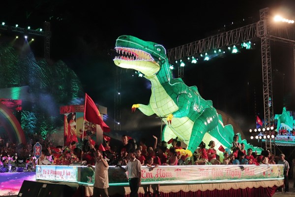 Lung linh sắc màu Đêm hội Thành Tuyên - Anh 8