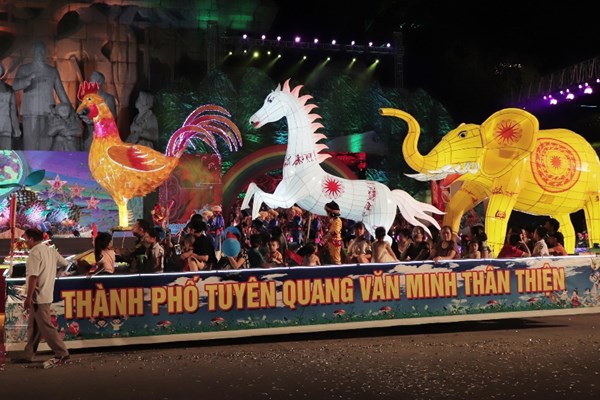Lung linh sắc màu Đêm hội Thành Tuyên - Anh 7