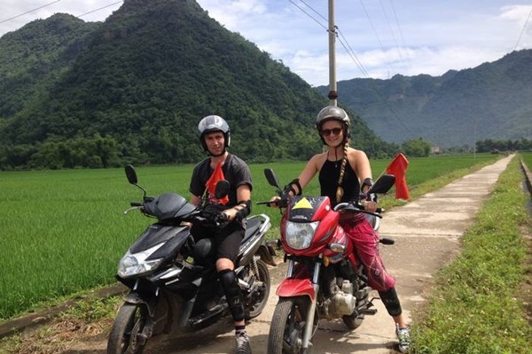 Đảm bảo ATGT cho du khách nước ngoài: Đâu là những bất cập cần sớm được chỉnh sửa? - Anh 1