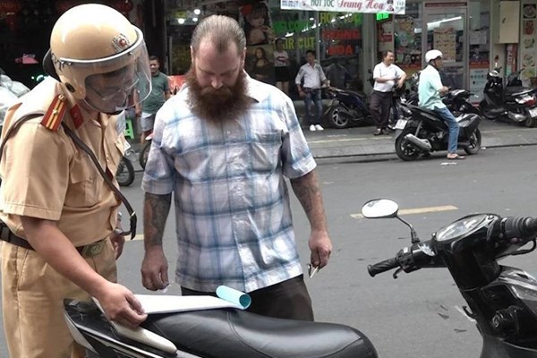 Đảm bảo ATGT cho du khách nước ngoài: Đâu là những bất cập cần sớm được chỉnh sửa? - Anh 3