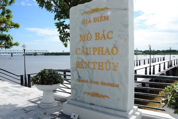 Biến chứng tích lịch sử thành cầu đi bộ - Anh 2
