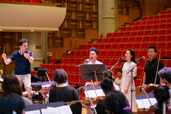 Đạo diễn Đặng Xuân Trường: “Với “Trăng Hát” phải gạn từng centimet sân khấu” - Anh 4