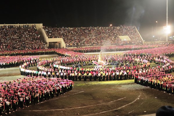 Say đắm màn múa xòe Nghĩa Lộ: 