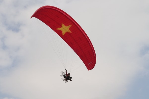 Lên Mù Cang Chải ngắm dù lượn trong mây - Anh 1