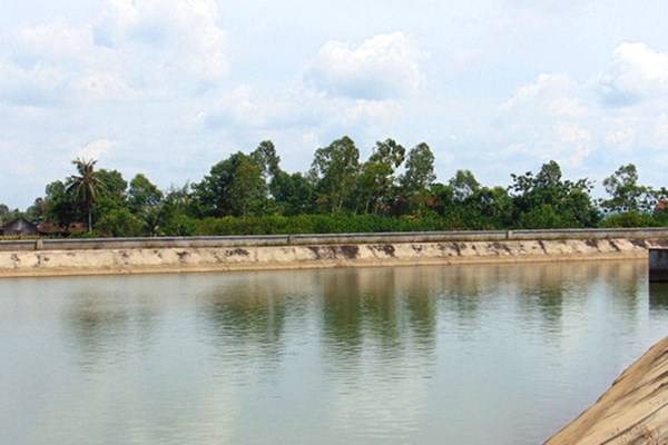 “Khát” nước bên nhà máy nước - Anh 1