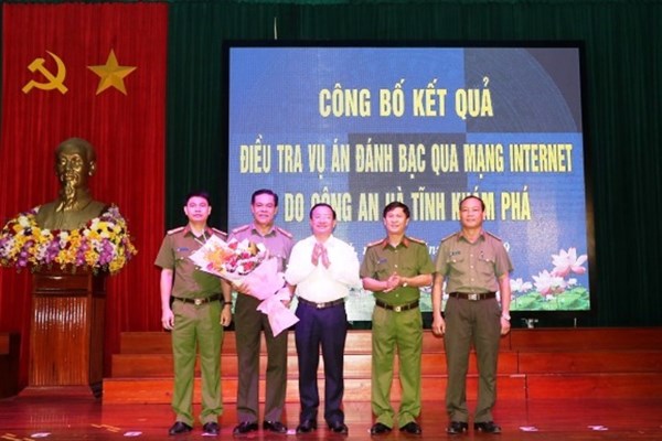 Công an Hà Tĩnh triệt phá đường dây đánh bạc “khủng” xuyên quốc gia - Anh 1