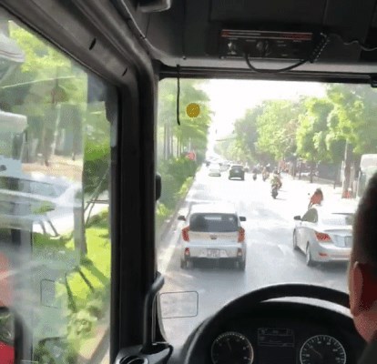 Cản trở xe cứu hoả làm nhiệm vụ: Phải phạt thật nặng - Anh 1