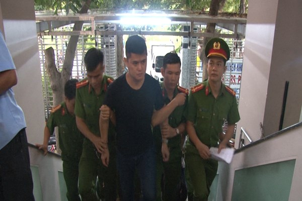 Bắt giam bác sĩ hiếp dâm và hành hung nữ đồng nghiệp - Anh 1