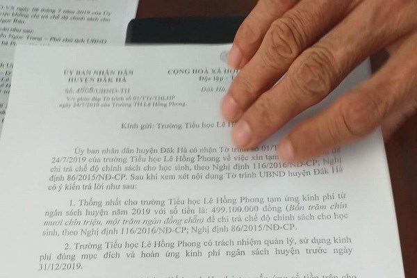 Kế toán “chiếm đoạt” hàng trăm triệu đồng của HS nghèo - Anh 2
