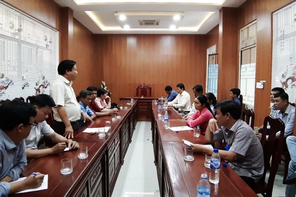 9 học sinh đã đến lớp sau một tháng nghỉ học vì phụ huynh phản đối sáp nhập trường - Anh 2