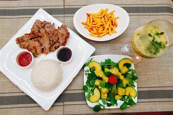 Ghen tỵ với mâm cơm ở cữ quá xuất sắc của mẹ chồng 