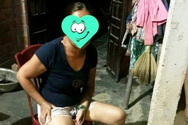 “Giải cứu” người vợ bị chồng dùng xích trói - Anh 1