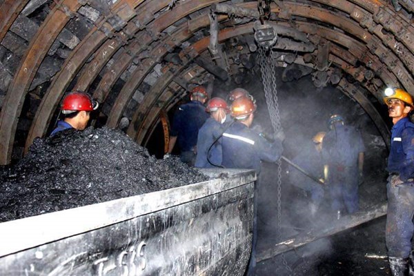 Một công nhân ngành than bị tàu va chạm dẫn đến tử vong - Anh 1