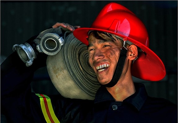 Những khoảnh khắc căng mình vì bình yên cuộc sống - Anh 1