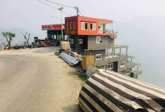 Tòa nhà không phép trên đèo Mã Pì Lèng (Hà Giang): Bao giờ xử và xử lý thế nào? - Anh 1