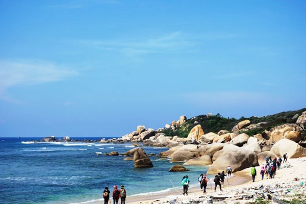 Khánh Hòa​​​​​​​: Đề nghị chấm dứt hoạt động du lịch tự phát tại Mũi Đôi - Anh 1
