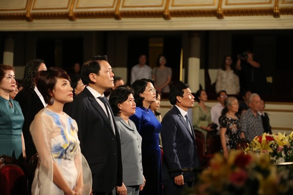 Nhà hát Nhạc vũ kịch Việt Nam đón nhận Huân chương Lao động hạng Nhì - Anh 1