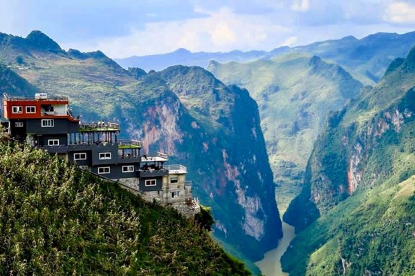 Bộ VHTTDL cử đoàn kiểm tra công trình trái phép trên đỉnh Mã Pì Lèng - Anh 3