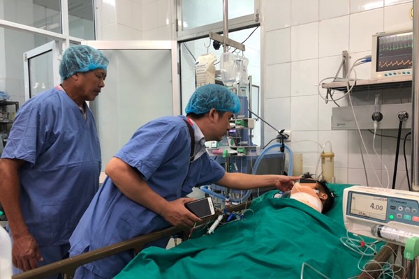 Bốn người được cứu sống nhờ người vợ dũng cảm đối mặt với thị phi - Anh 1