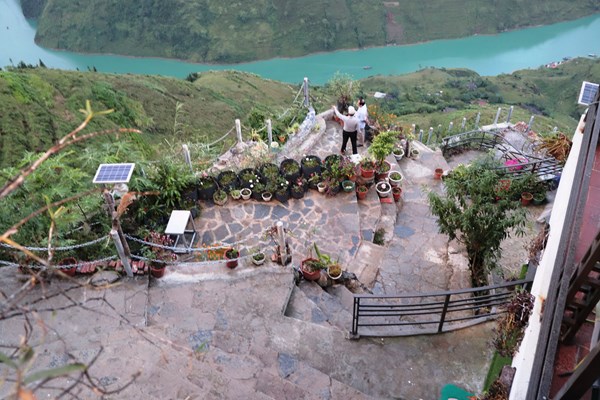 Đoàn công tác của Bộ VHTTDL khảo sát thực tế công trình xây dựng trái phép tại đèo Mã Pì Lèng - Anh 3