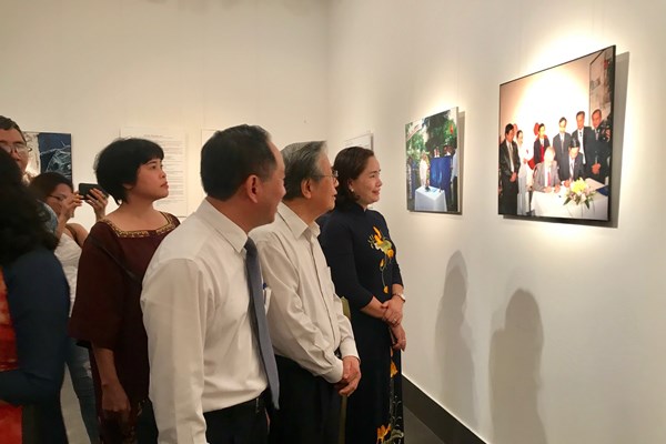 Khát vọng hòa bình trong Nghệ thuật Lê Bá Đảng - Anh 1
