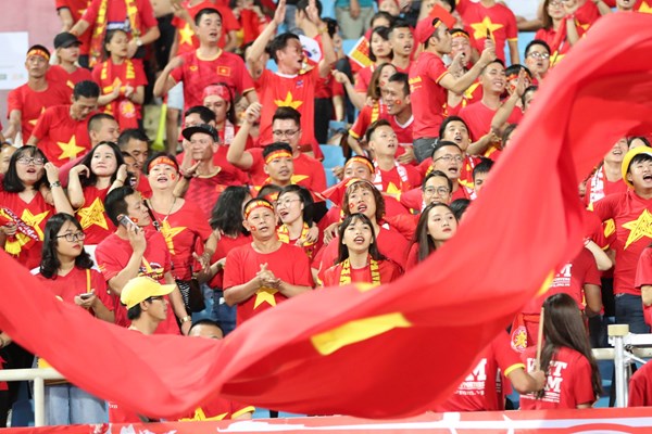 Sắc đỏ đổ bộ “thánh địa” Mỹ Đình - Anh 7