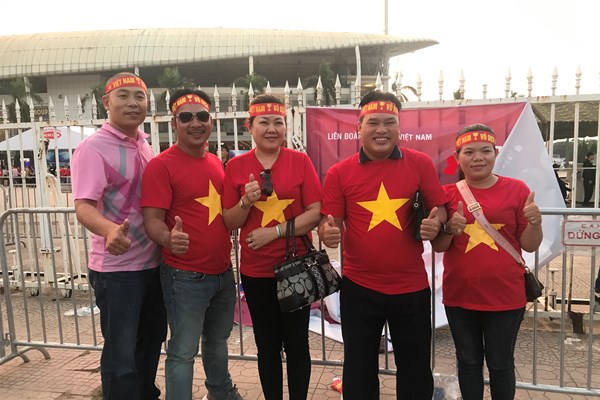 Sắc đỏ đổ bộ “thánh địa” Mỹ Đình - Anh 3