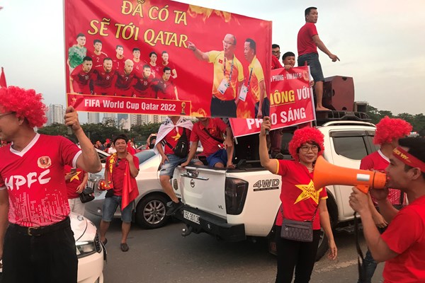 Sắc đỏ đổ bộ “thánh địa” Mỹ Đình - Anh 4