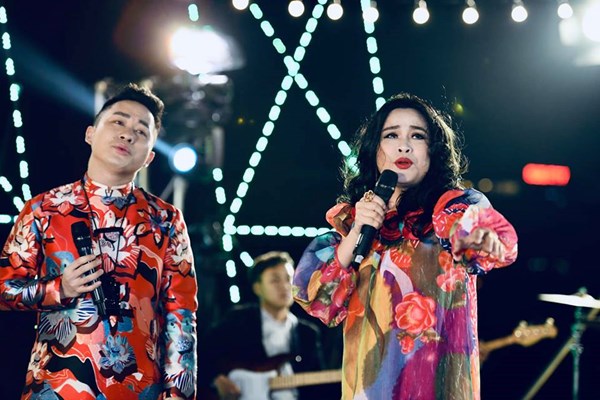 Nghe các ca sĩ nổi tiếng kể câu chuyện “rất tình” trên sân khấu Nhà hát Lớn - Anh 1